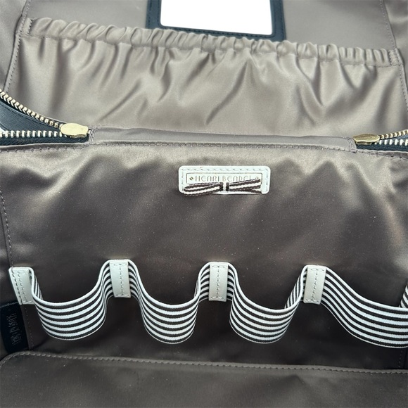 Henri Bendel West 57th Black Train Travel Toiletry Case Black READ - Picture 13 of 16